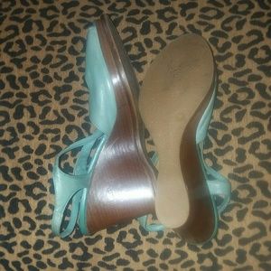 green leather wedge